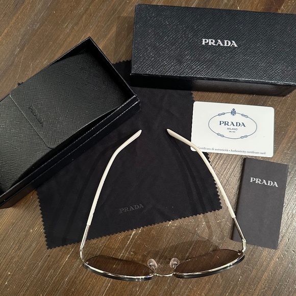 New & Unused Prada Sunglasses - Model SPR53N - Picture 1 of 4